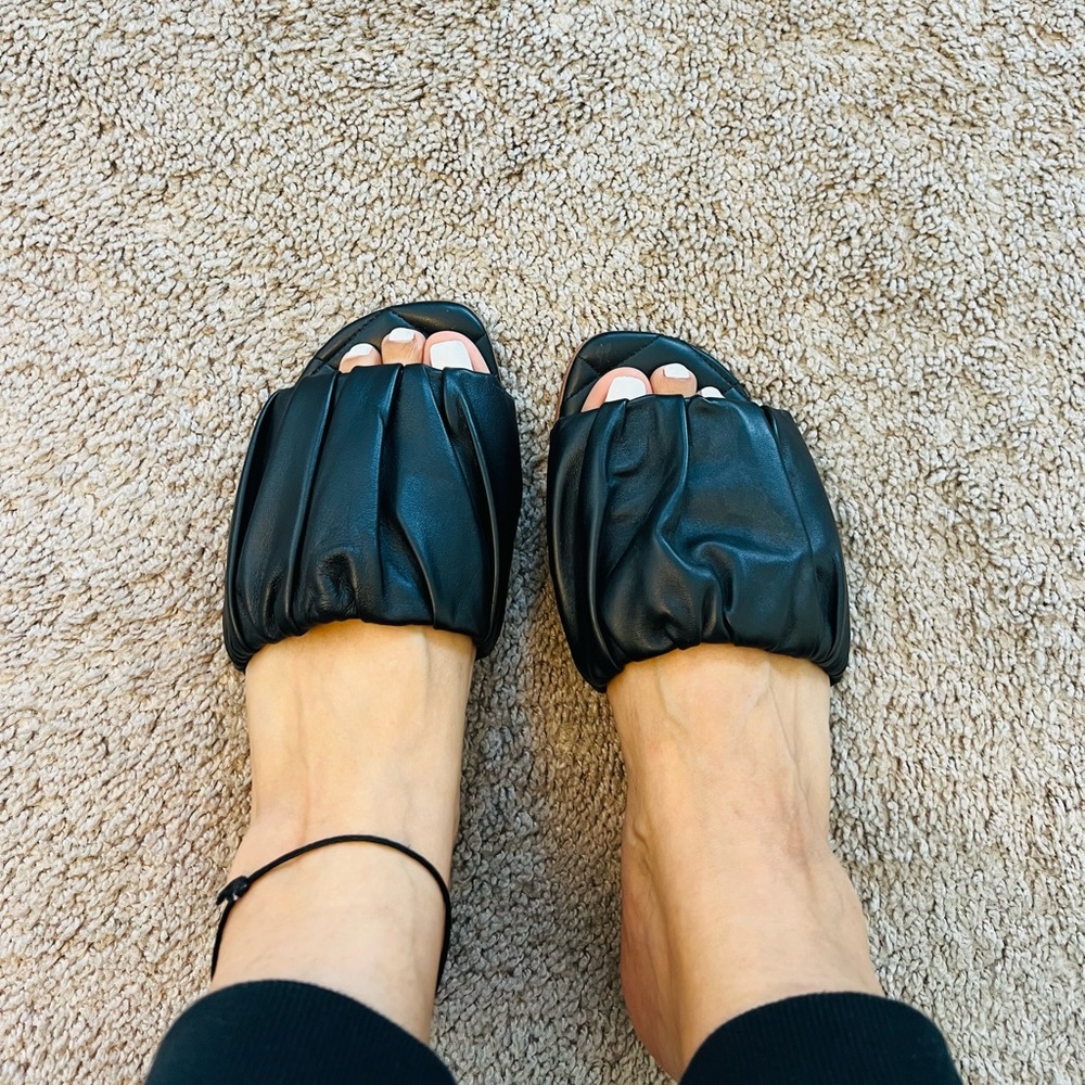 Women sandals - preloved- excellent condition